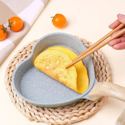 Creative Heart-Shaped Frying Pan with Wooden Handle Durable Nonstick Omelet Pancake Pan Cooking Pot Kitchen Cookware Accessories