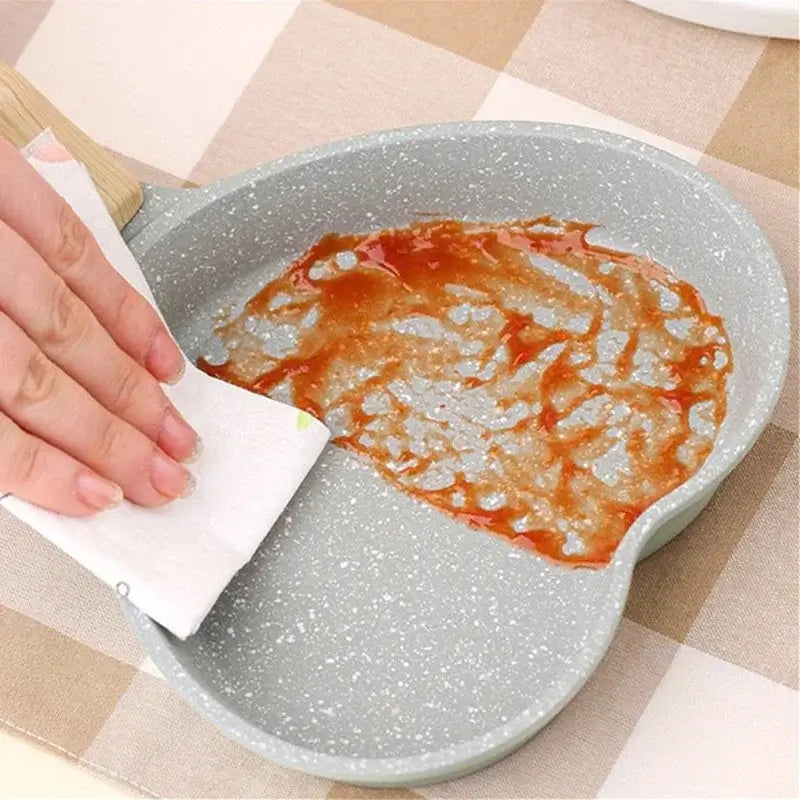 Creative Heart-Shaped Frying Pan with Wooden Handle Durable Nonstick Omelet Pancake Pan Cooking Pot Kitchen Cookware Accessories